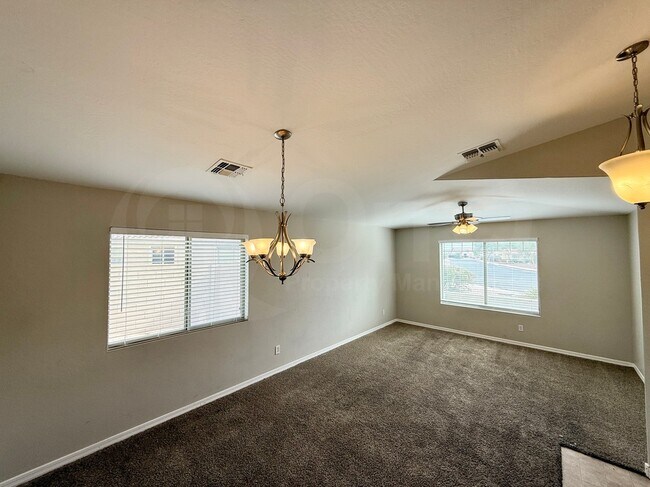 Building Photo - 540 E Settlers Trail