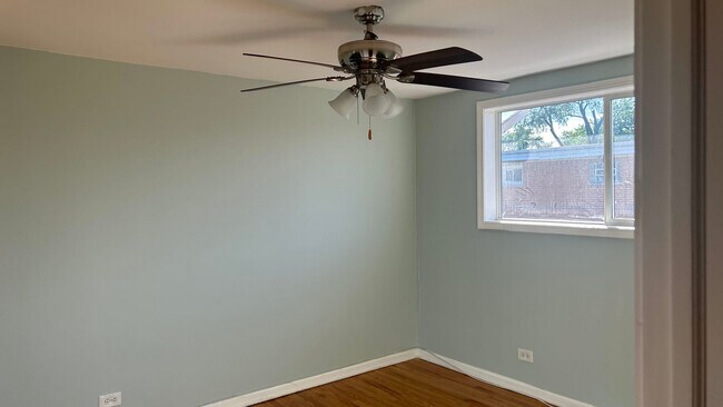 Foto del edificio - 8658 Gregory Ln