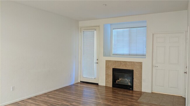 Foto del edificio - 41410 Juniper St