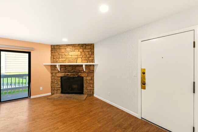 Foto del edificio - Fully Remodeled 3 Bedroom, 2 Bath Condo Re...