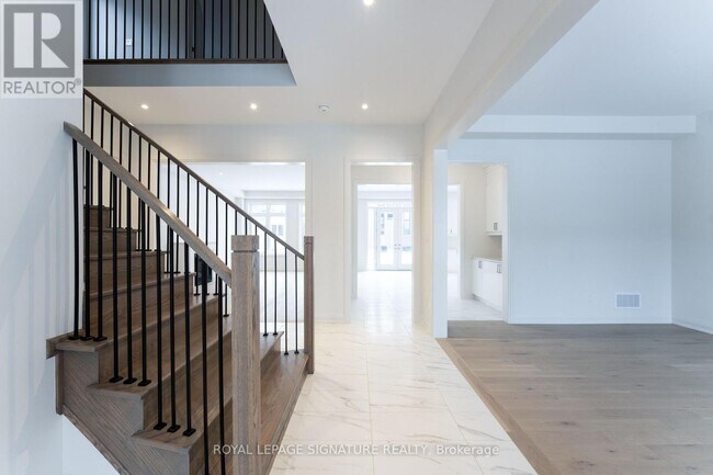 Building Photo - 9 Mayflower Gdn