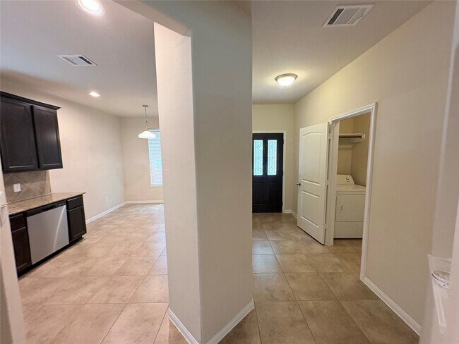 Foto del edificio - 3721 Whisper Walk