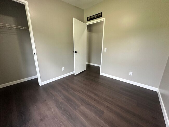 Building Photo - 3 bed, 2 bath remodeled Home for rent in W...