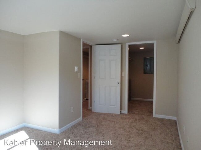 Building Photo - 3909 Sunset Dr