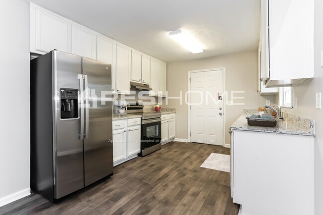 Building Photo - 4421 Elmwood Court