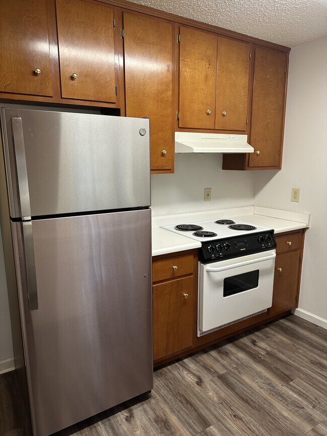 Building Photo - 94 Valley Dr