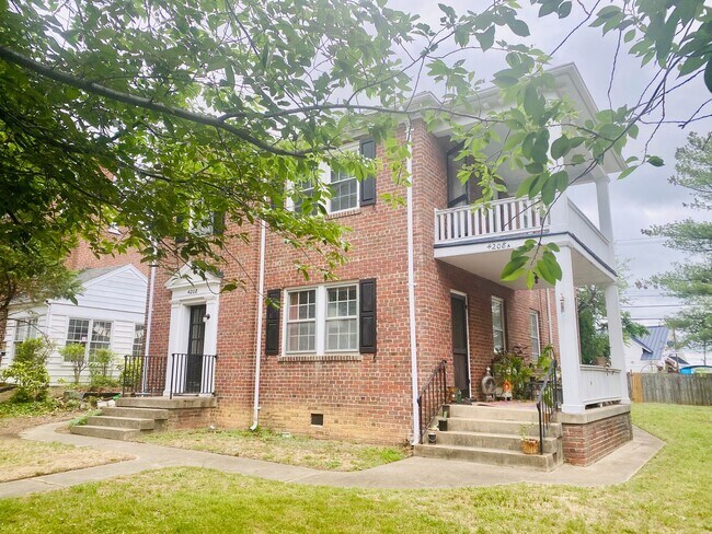 Foto del edificio - 4208 Fitzhugh Ave