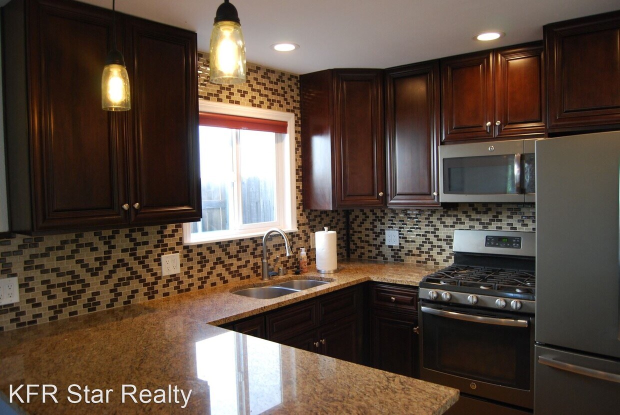 Primary Photo - 3 br, 2 bath House - 1116 Persimmon Avenue