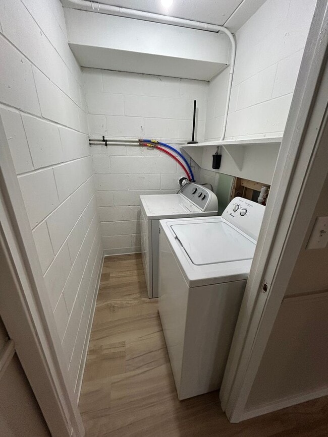 Building Photo - 513-513-513-512 Washington St