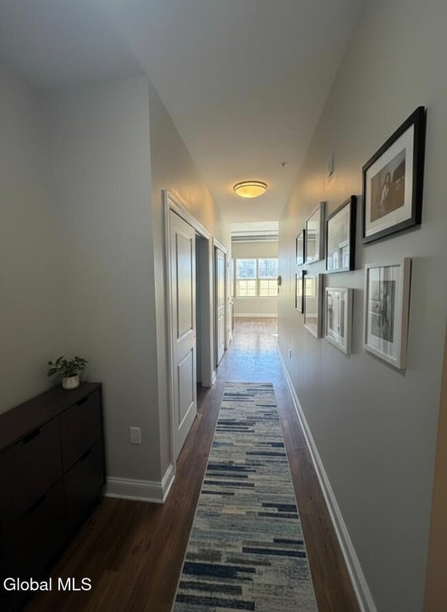 Building Photo - 733 Broadway