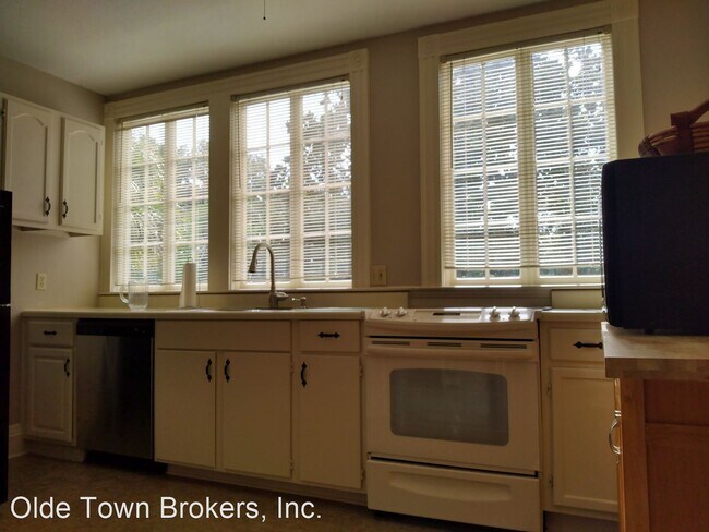 Building Photo - Studio, 1 bath House - 506 E. Concord Stre...