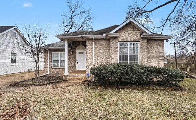 3 Bed/2 Bath Home with Fenced Yard / Available Now! - 3 Bed/2 Bath Home with Fenced Yard / Available Now!