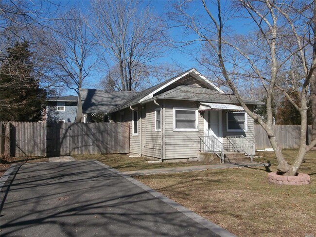 Building Photo - 21 Wills Ave