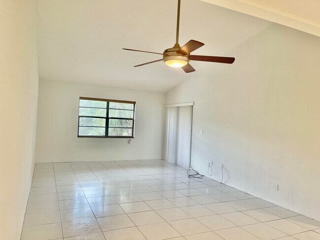 Building Photo - 1647  Cabot Lane A10 Wellington Fl 33414