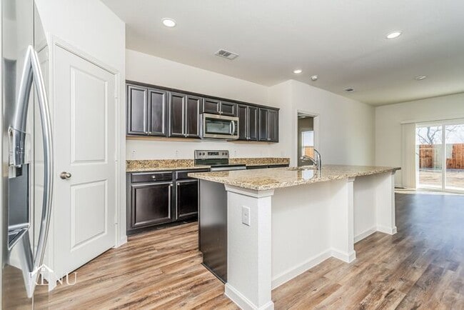 Building Photo - 460 Crestridge Dr