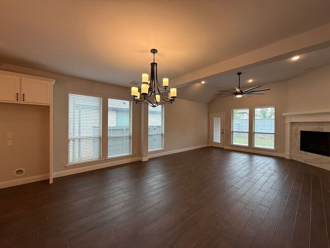 Building Photo - 528 Evergreen Rd