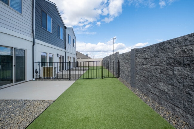 Building Photo - 5801 Rd 92