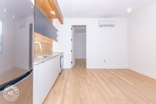 Building Photo - 312 Devoe St