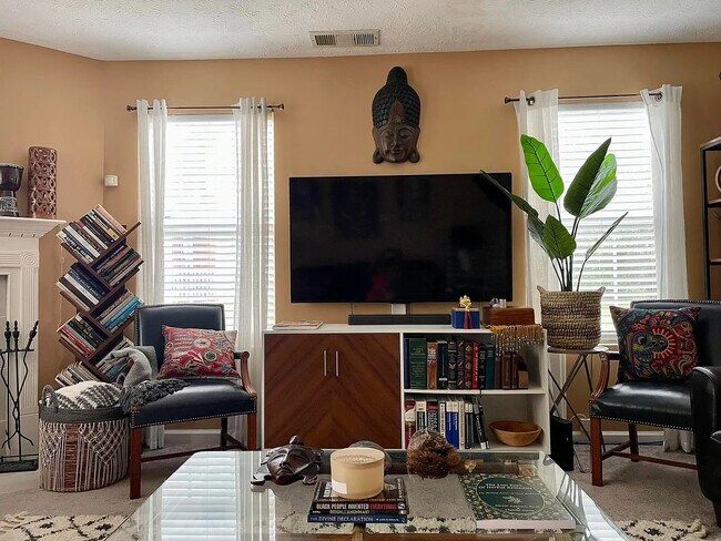 Foto del edificio - Room in Single Family Home on Woodwind Way