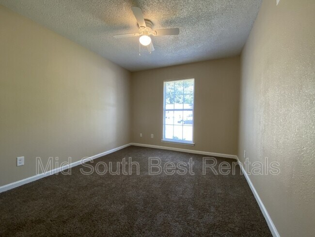 Building Photo - 3676 Skylark Dr