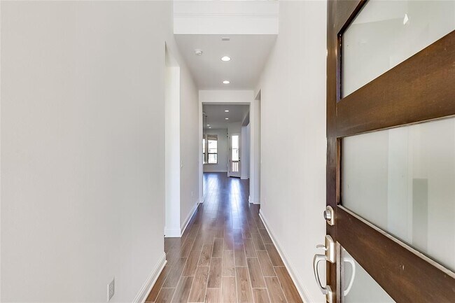 Building Photo - 6720 Denia Dr