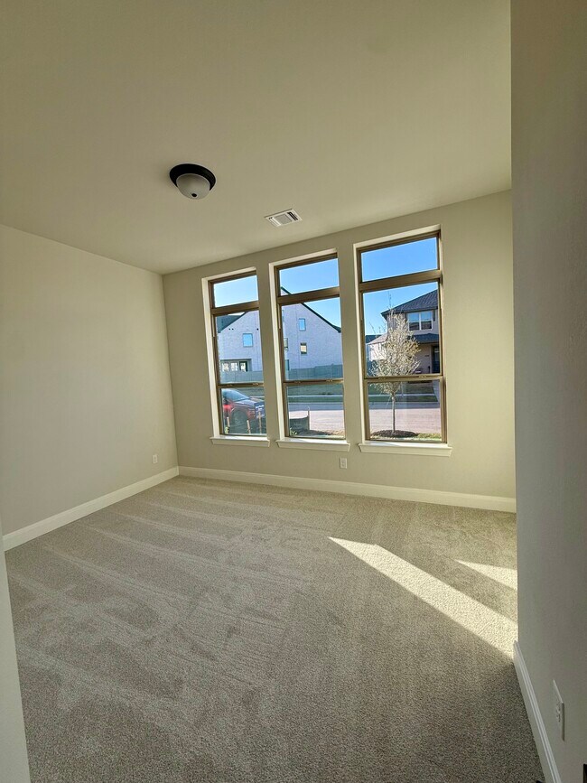 Building Photo - 1502 Roundup Way