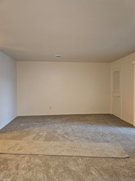 Foto del edificio - 29936 Utica Rd