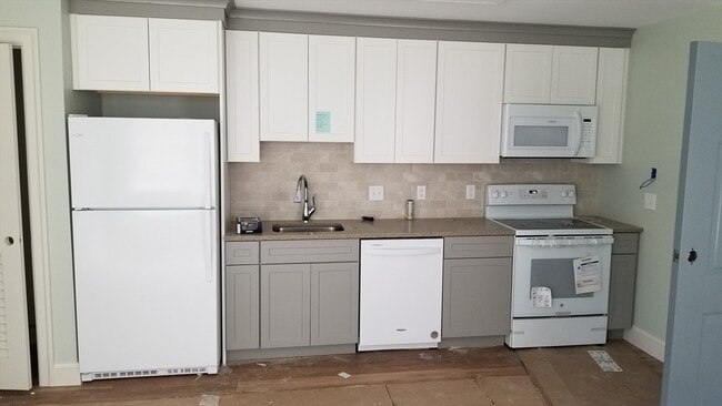 Building Photo - 462 Main St