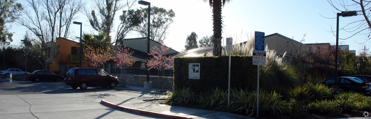 Foto del edificio - Charities Housing