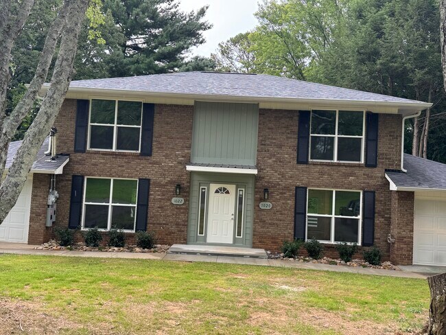 Building Photo - 1022 Parrish Rd