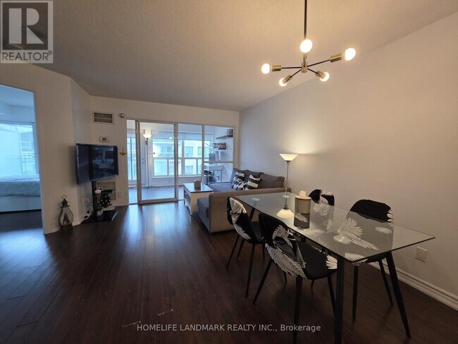 Photo du bâtiment - 600 Queens Quay W