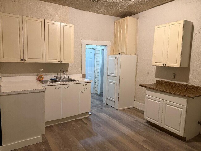 Foto del edificio - 1966 W 26th St