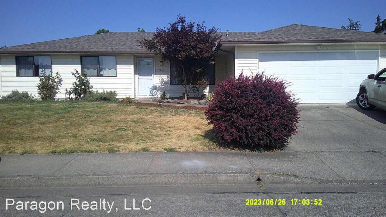 Foto principal - 3 br, 2.5 bath House - 2169 Madison Street SE
