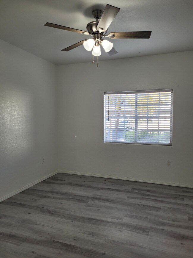 Foto del edificio - 3318 N Decatur Blvd