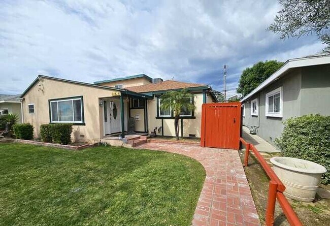 Foto del edificio - 17739 Welby Way