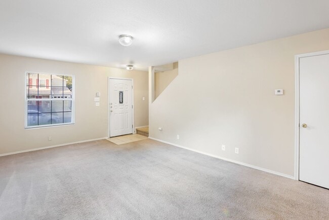 Building Photo - Charming Home Awaits: Spacious & Modern Living in a Prime Location