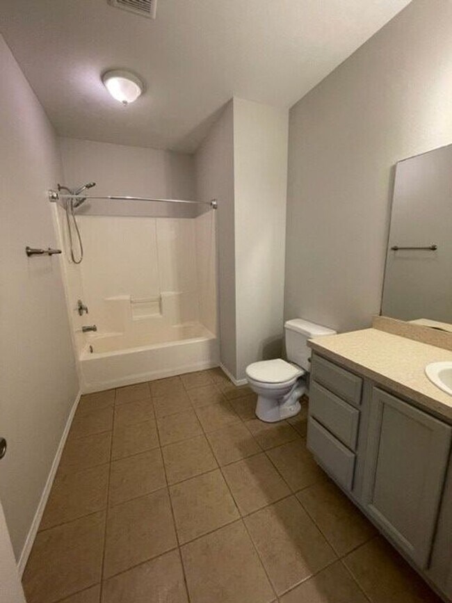 Foto del edificio - 4 Bedroom Walk out Basement Duplex in Ozark!