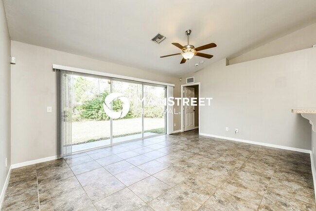 Building Photo - 3 Bedroom Pet-Friendly Home in Lehigh Acre...