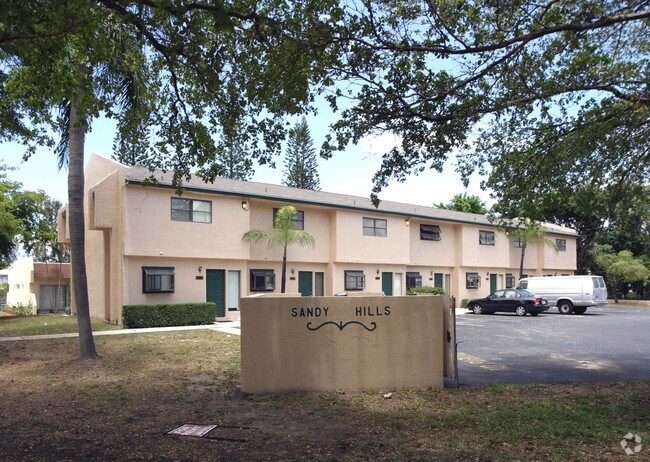 Building Photo - Sandy Hills