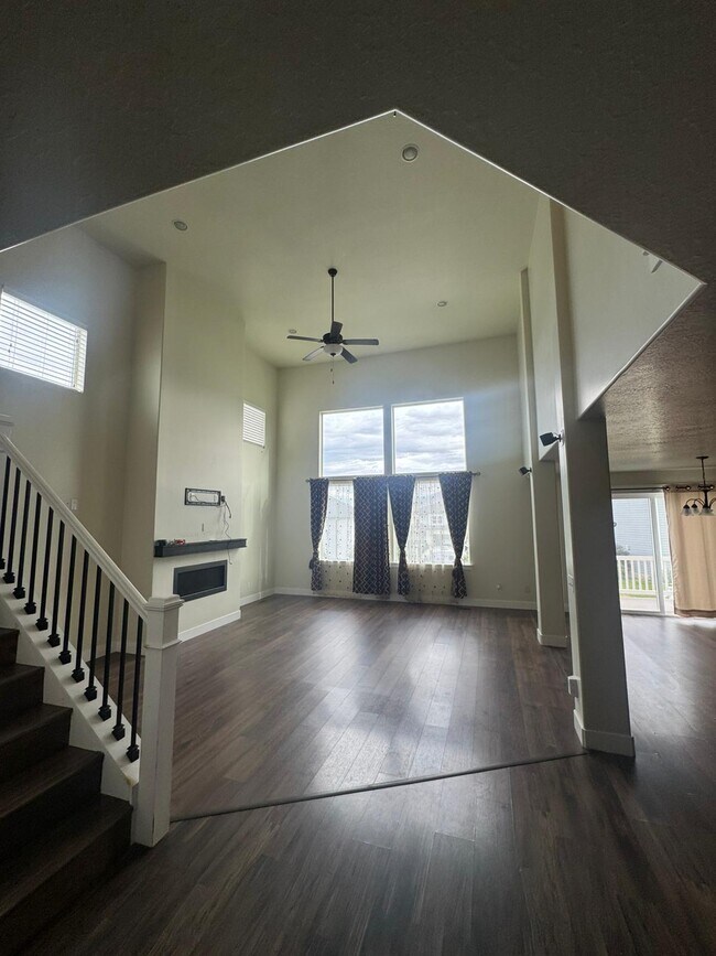 Foto del edificio - 1109 W Meridian Dr