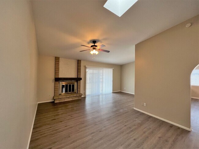 Building Photo - 908 S Gentry Cir