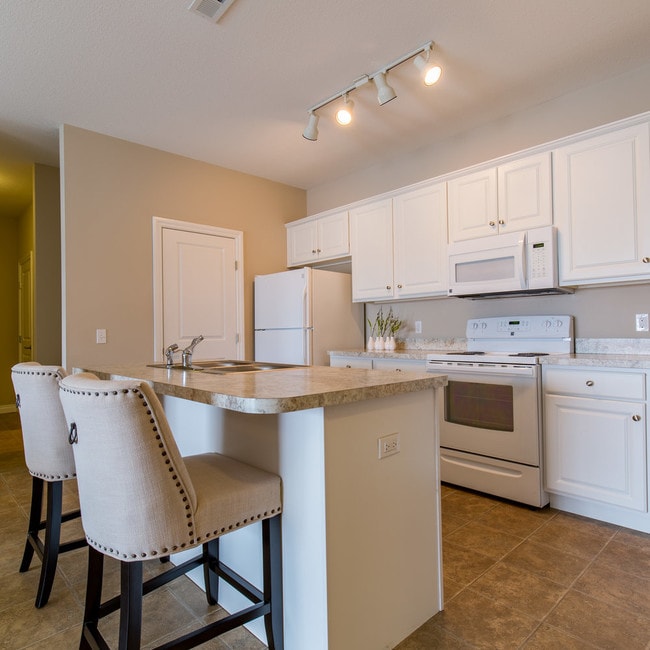 2 Bedroom Eat-in Kitchen - Lakeside at Fallen Timbers