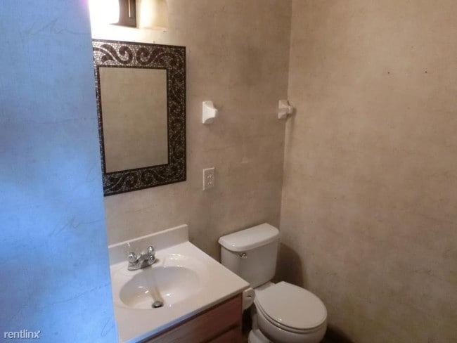 Building Photo - 3 br, 2.5 bath House - 2970 East Powell Road