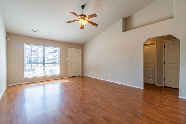 Foto del edificio - 7827 Huntington Way