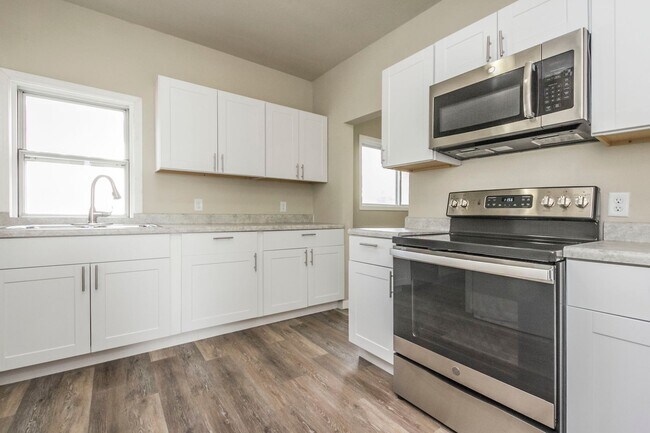 Foto del edificio - 3 Bedroom 2 Bathroom Fully Remodeled