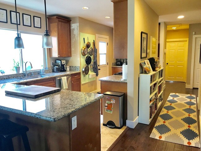 Building Photo - 3689 32nd St