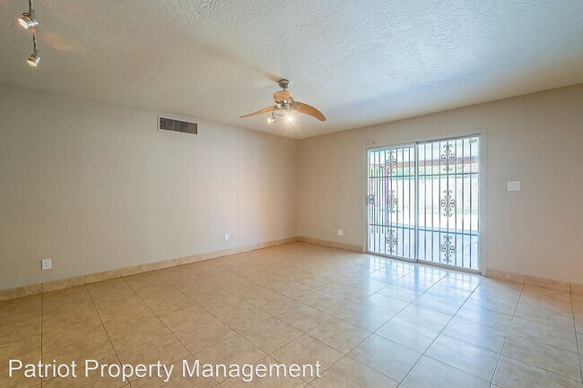 Building Photo - 3 br, 3 bath House - 5802 W Frier Dr