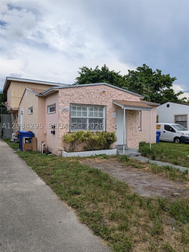 Building Photo - 2455 Fillmore St