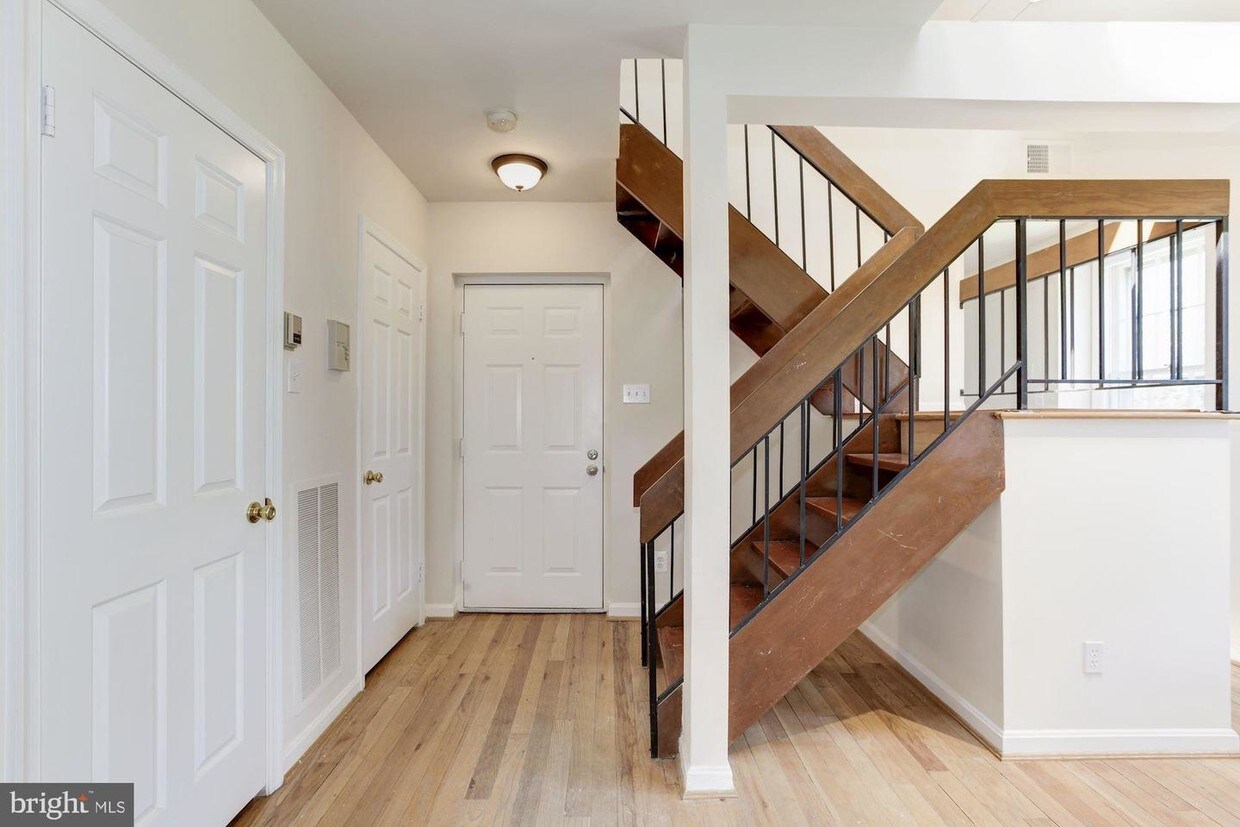Foto principal - 3895 Rodman St NW