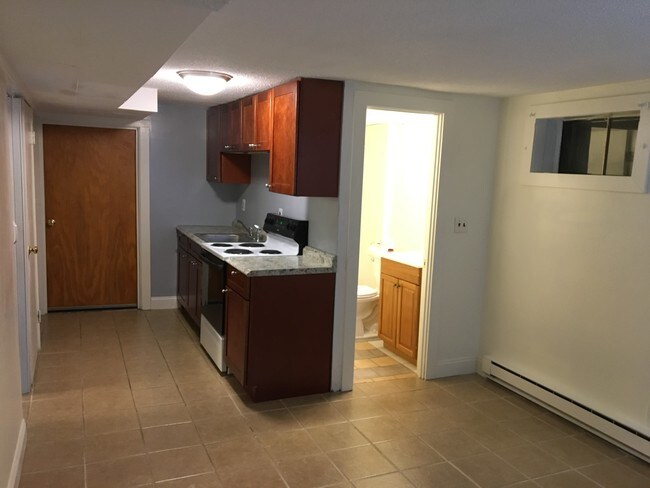 Building Photo - 8 Ash St